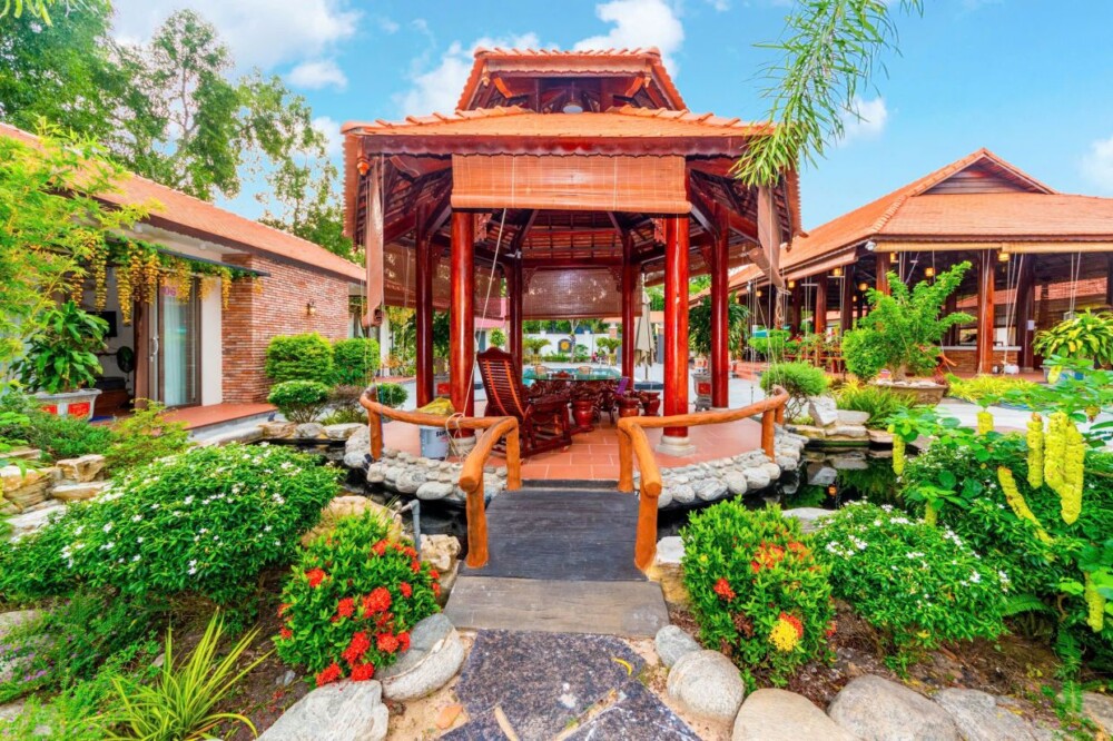 Villa Long Hải sát biển Y1 - Khu vực sân vườn