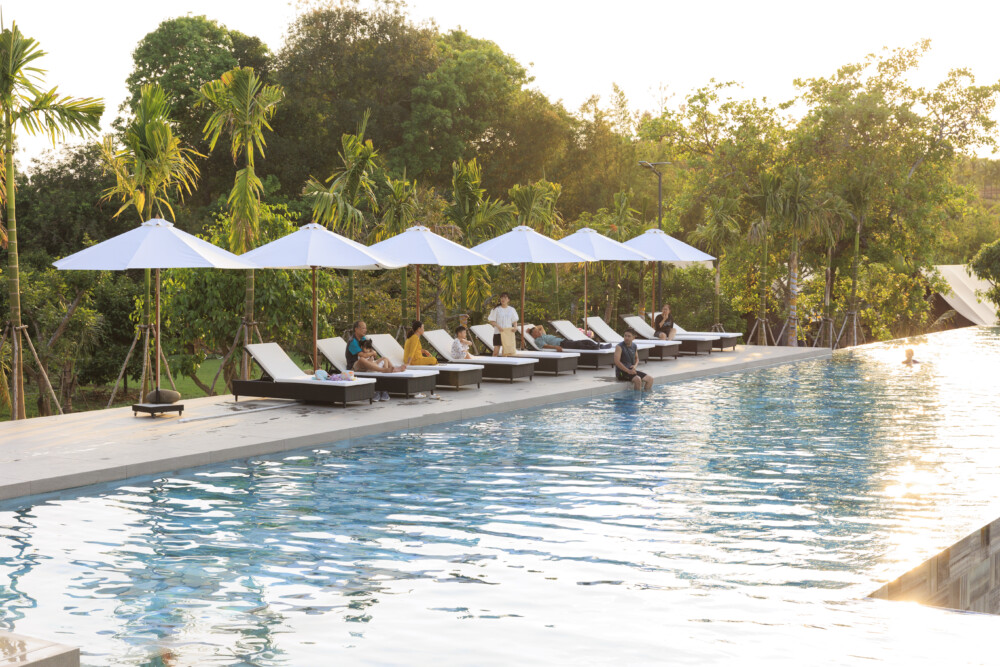 hồ bơi tại Sendoro Retreat Châu Đức