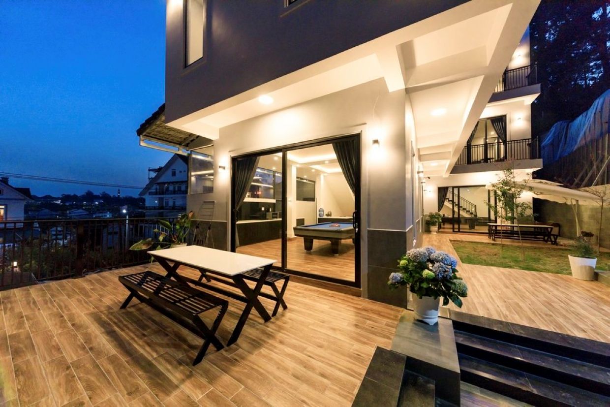 넓은 야외 공간을 갖춘 Villa Odwin 달랏 21 정원