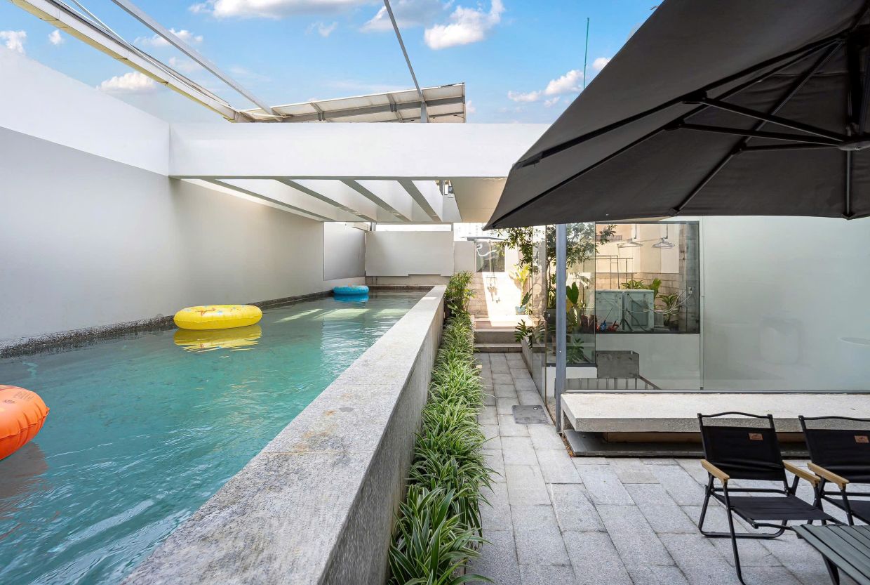 Villa Quận 7 Sài Gòn Odwin80 – Khu vực hồ bơi