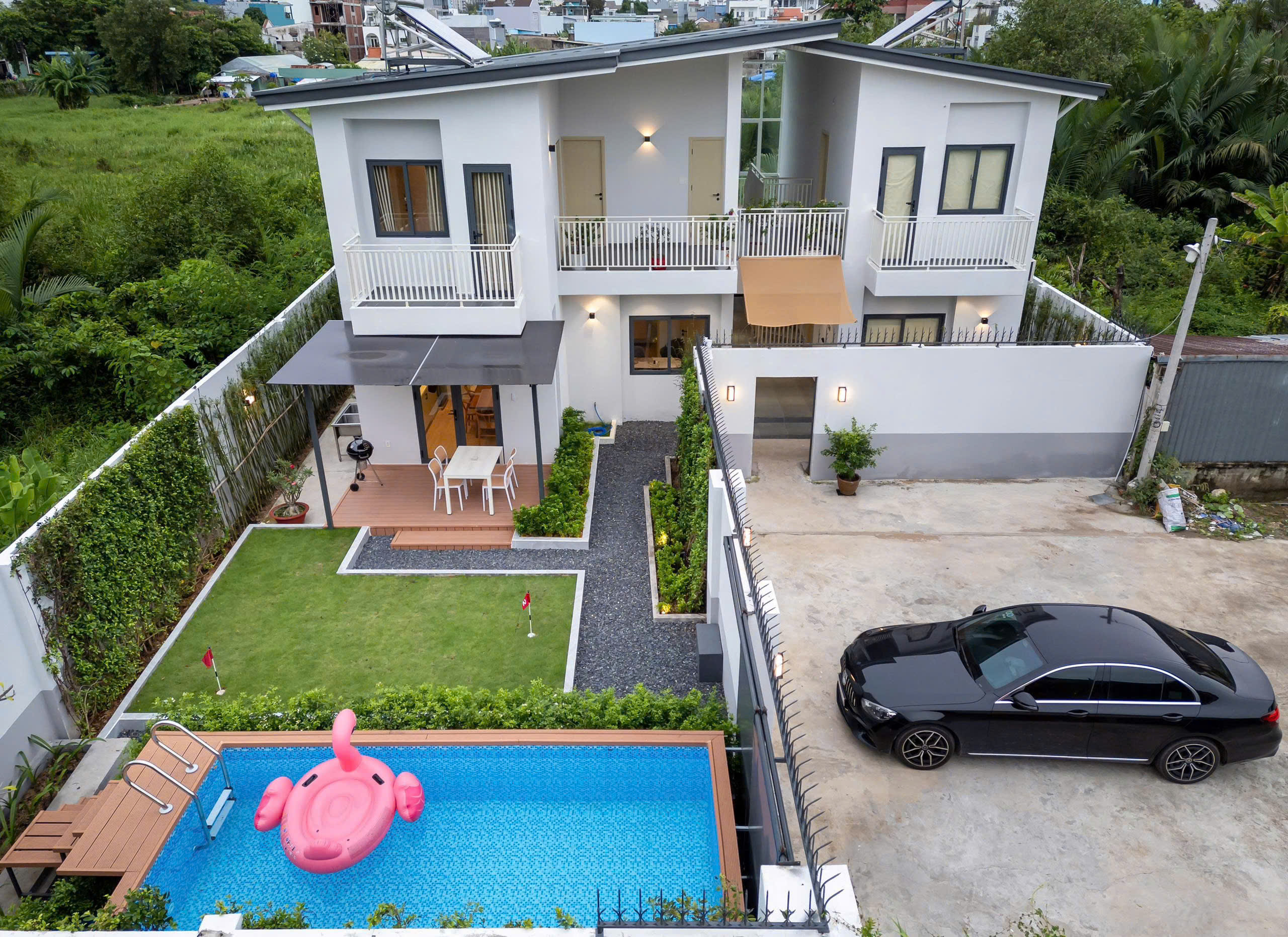 Villa Thạnh Mỹ Lợi Odwin 74 có sân vườn, hồ bơi trong khuôn viên