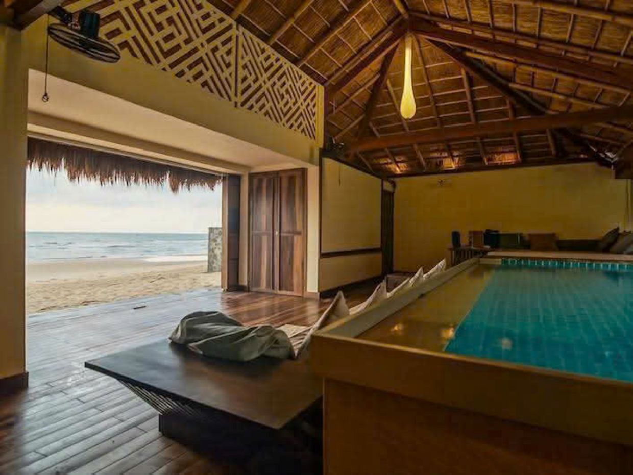 Villa Phan Thiết sát biển OdwinPT10 – Khu vực hồ bơi hướng biển